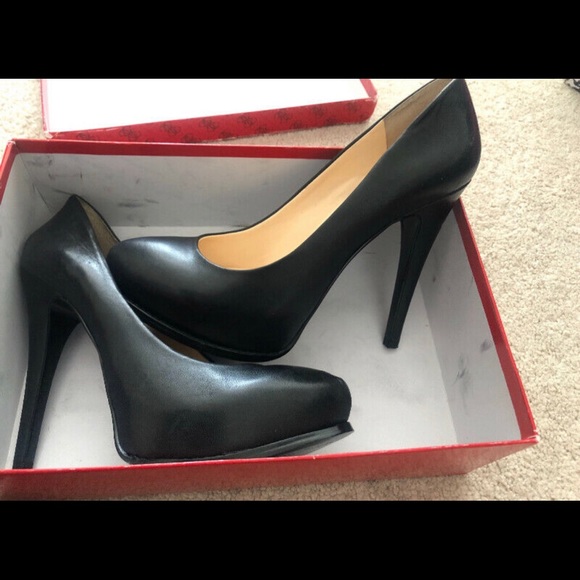 Guess Pumps - Picture 2 of 4